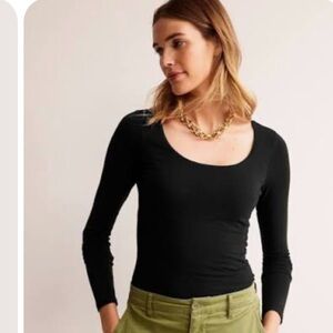 Women's Black Long-Sleeve Scoop Neck Top NWOT